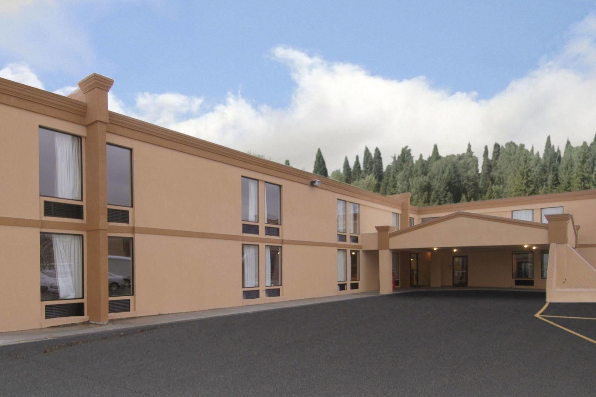 Econo Lodge Mt Hope - Beckley Mount Hope Exterior photo