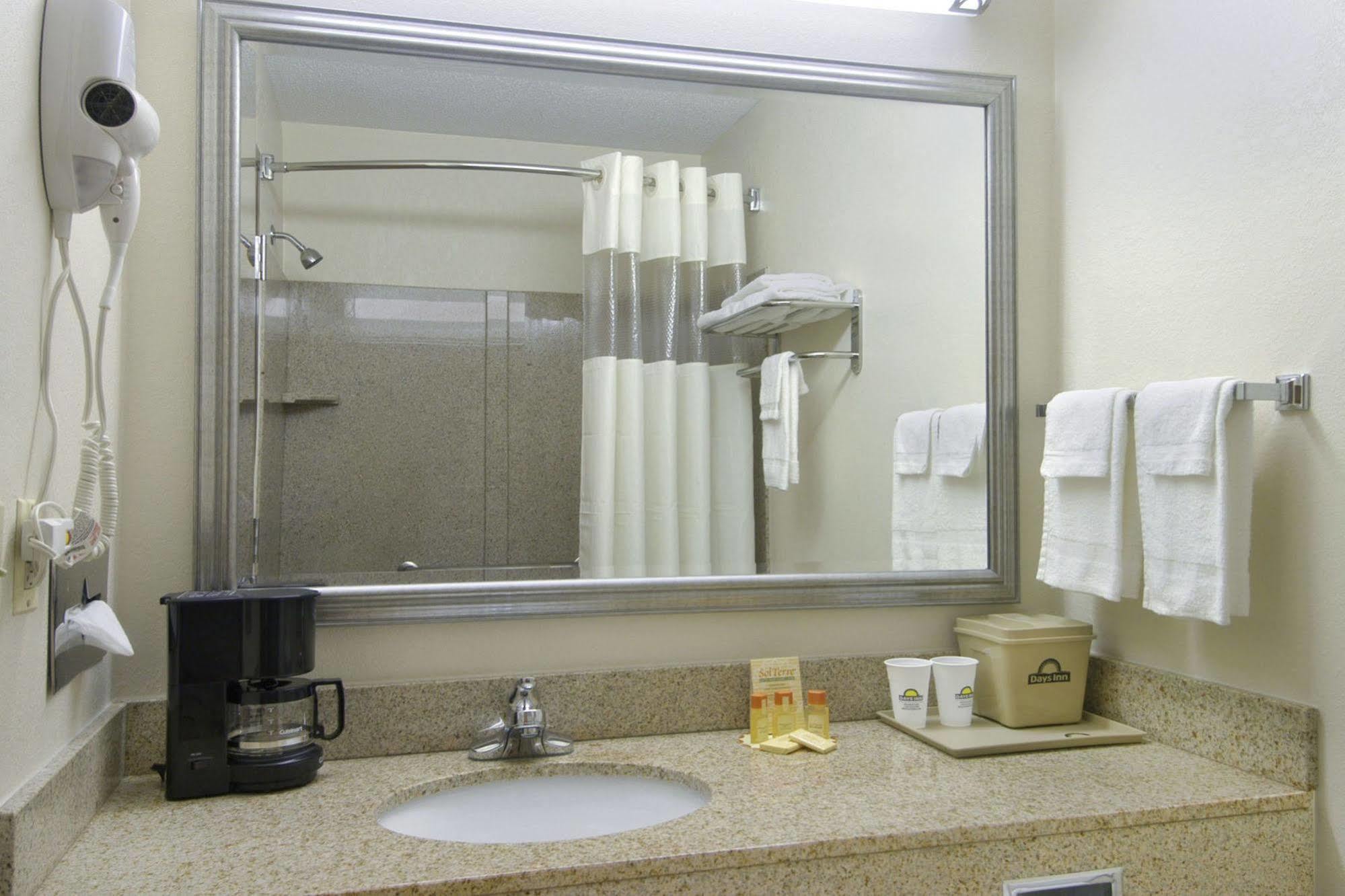 Econo Lodge Mt Hope - Beckley Mount Hope Room photo